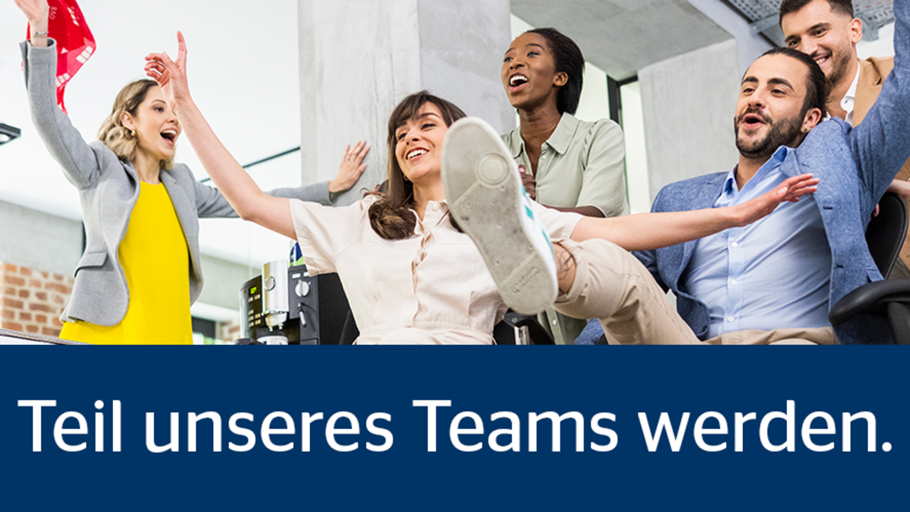 Team hat Spaß im Büro - OVB Karriere Köln Jobs