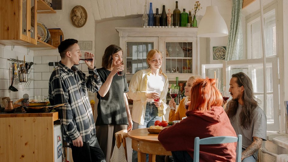 Gruppe an Jugendlichen