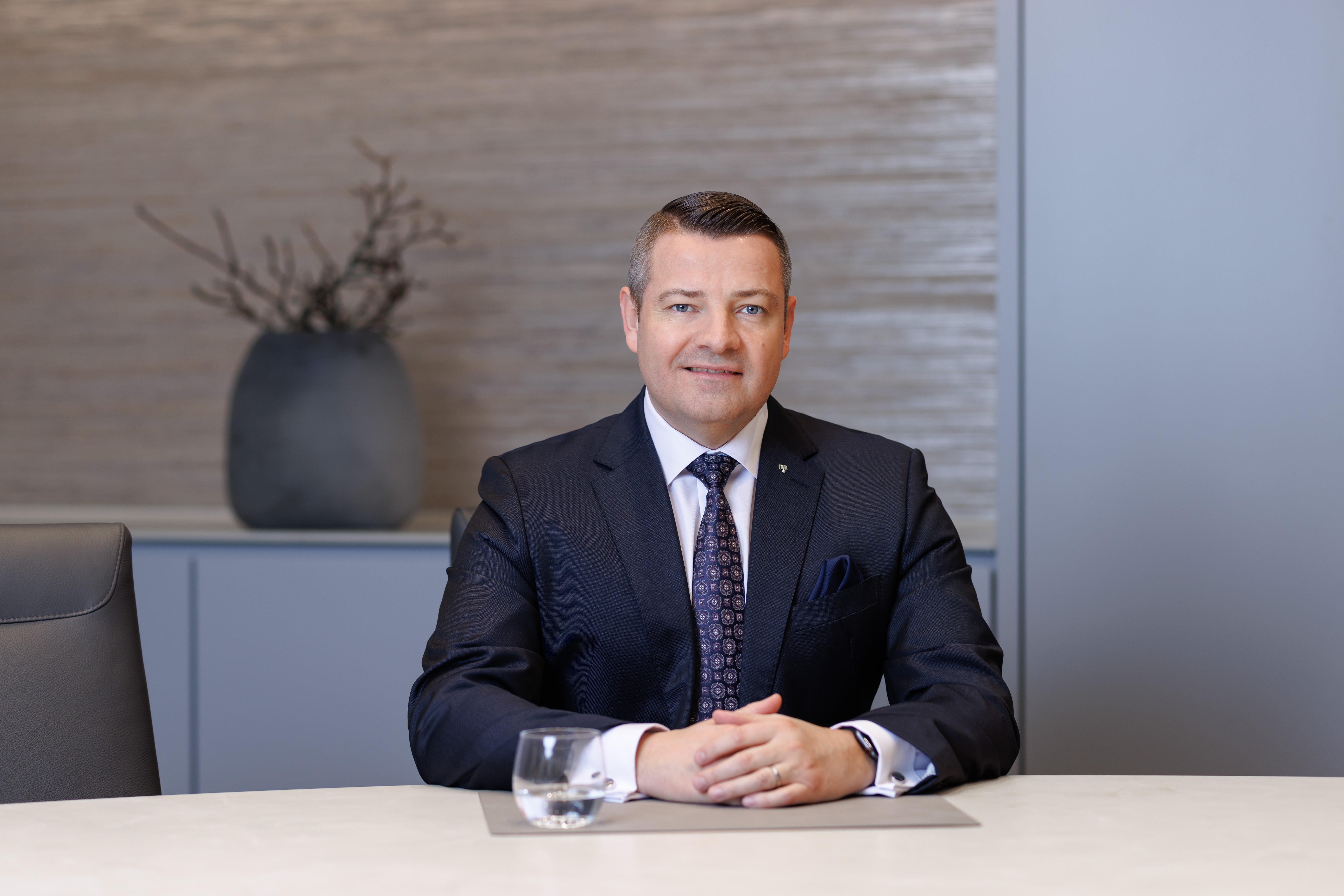 Foto von Mario Freis, Vorstandsvorsitzender der OVB Holding AG (CEO, Vertrieb) Foto von Mario Freis, Vorstandsvorsitzender der OVB Holding AG (CEO, Vertrieb)