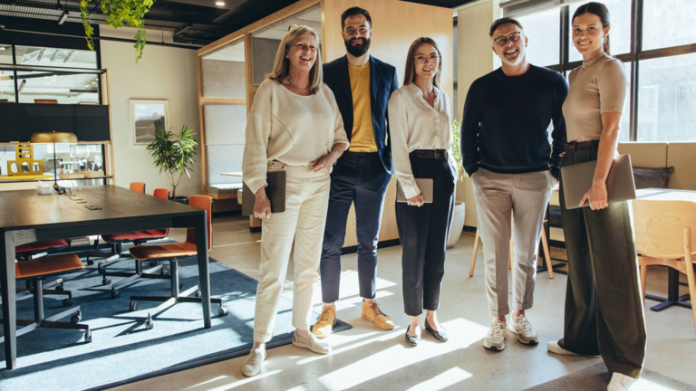 Junges Paar mit OVB Finanzberater