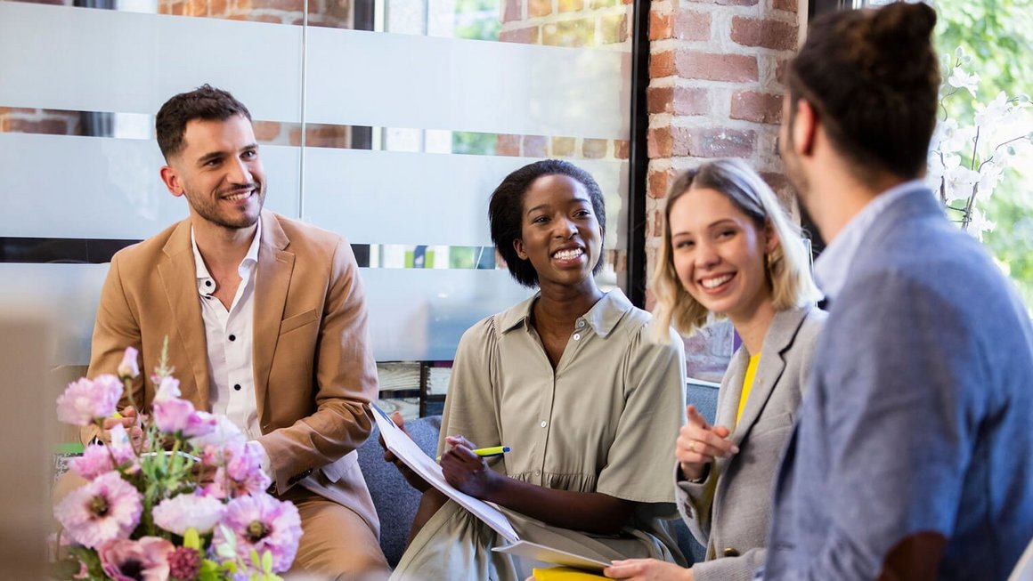 Diverses Team auf der Arbeit – Diversität bei OVB Holding  